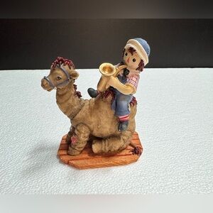 Raggedy Ann & Andy MUSIC BRINGS FRIENDS TOGETHER
Andy Camel LE Enesco Figurine